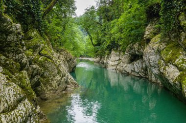 Kafkaslar. Khosta Nehri. Şeytan 'ın Kapısı Kanyonu. Porsuk koruluğunun olduğu bölge. Hava görünümü.