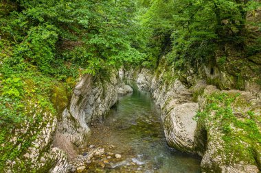 Kafkaslar. Khosta Nehri. Şeytan 'ın Kapısı Kanyonu. Porsuk koruluğunun olduğu bölge. Hava görünümü.