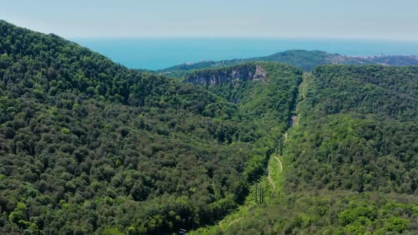コーカサス Akhun尾根 アグル峡谷とイーグル岩 亜熱帯の森 空中風景 — ストック動画
