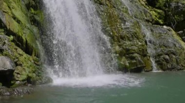 Kafkas Dağları. Dikarka Nehri ve Zmeykovsky Şelaleleri.