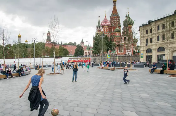 Moscow Red Square Children Play Football Kremlin — Stock Photo, Image