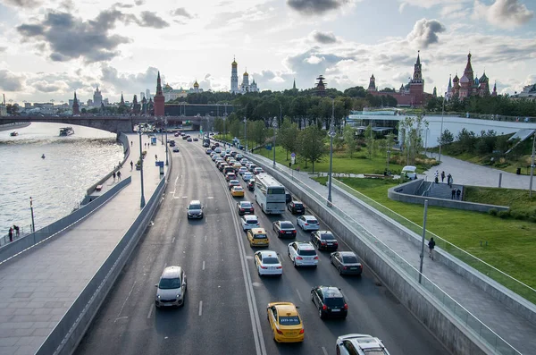 Moskva Létě Pohled Nábřeží Moskvoretské Kreml — Stock fotografie