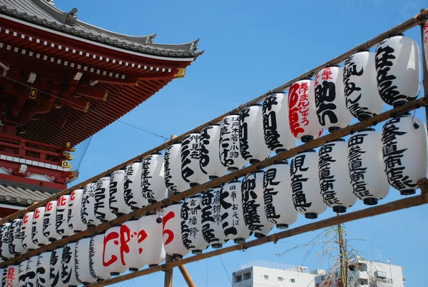 Laternen auf dem asakusa sensoji Tempel — Stockfoto