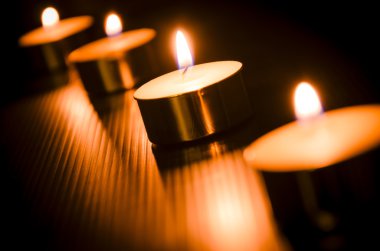 Yanan Mum açık renkli