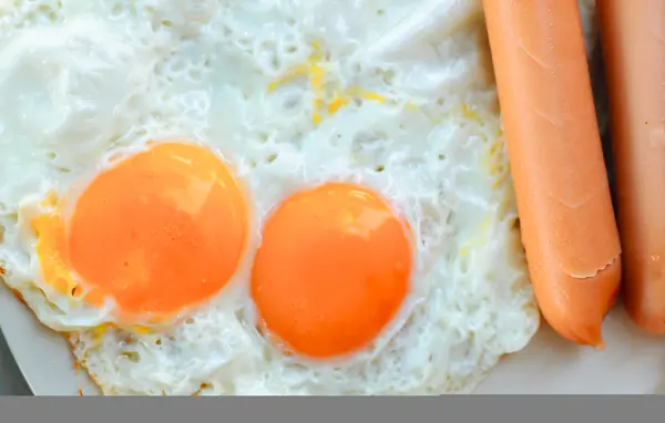 炒蛋和香肠 — 图库照片