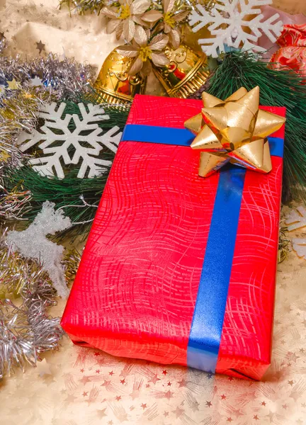 Weihnachtsgeschenke Box und Schmuck Dekoration — Stockfoto