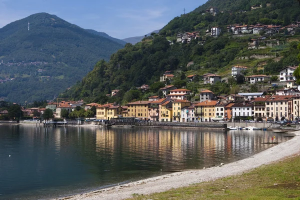 ドマーゾ イタリア コモ湖による都市 ストックフォト