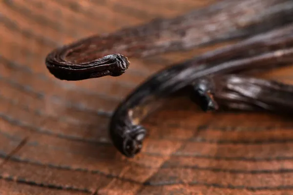 Bourbon Vanilla Pods Wooden Table Closeup Detail Beans Tips — Stock Photo, Image