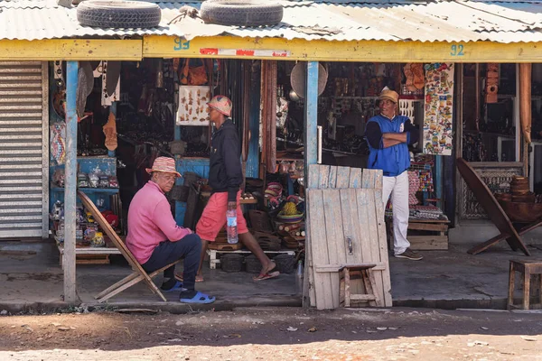 Antananarivo Madagaszkár 2019 Május Ismeretlen Madagaszkári Bolttulajdonosok Várják Turistákat Szuvenír — Stock Fotó