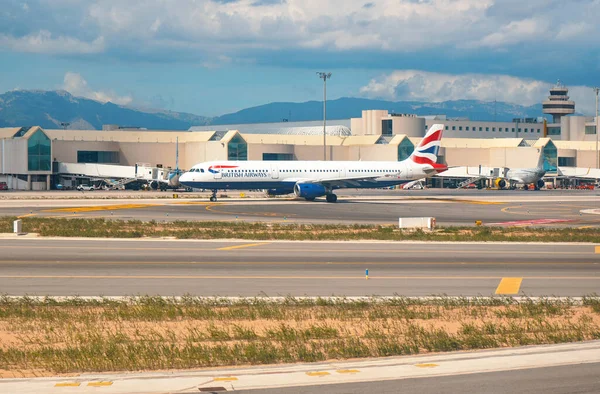 Palma Spain September 2019 Βρετανικές Αεροπορικές Εταιρείες Σταθμεύουν Μπροστά Από — Φωτογραφία Αρχείου