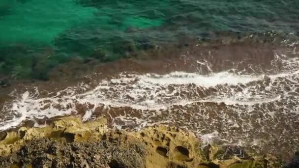 Small Waves Crashing Rocky Shore Sunny Day — Stock Video