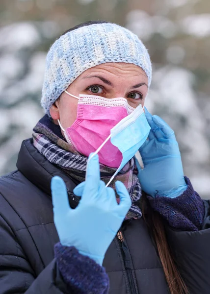 Young Woman Warm Winter Clothing Wearing Pink Disposable Virus Face — 스톡 사진