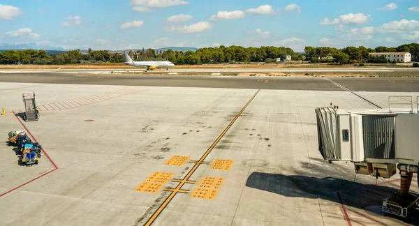 Palma Spain September 2019 Empty Airport Tarmac Baggage Waiting Airplane — Φωτογραφία Αρχείου