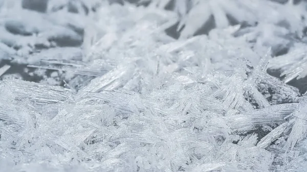 Ledové Sněhové Krystaly Tvořící Hroty Zamrzlé Řece Detailní Makro Detail — Stock fotografie