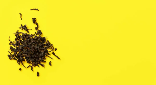 Loose Black Tea Assam Variety Yellow Board View Space Text — Stock Photo, Image