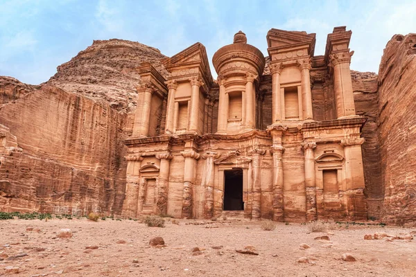 Deir Monastère Ruines Sculptées Dans Une Paroi Rocheuse Petra Jordan — Photo