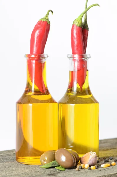 Aceite de oliva en botellas — Foto de Stock