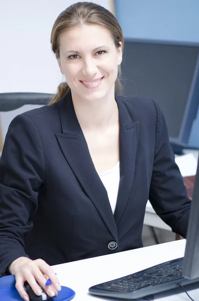 Una mujer de negocios feliz — Foto de Stock