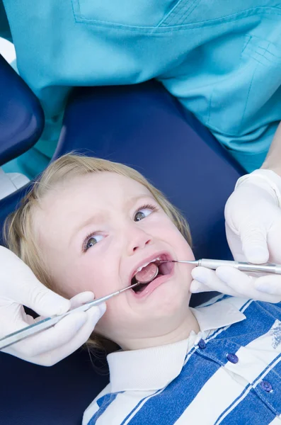 Kid at dentist — Stock Photo, Image