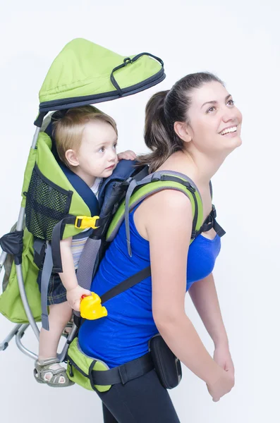 Bebê na mochila — Fotografia de Stock