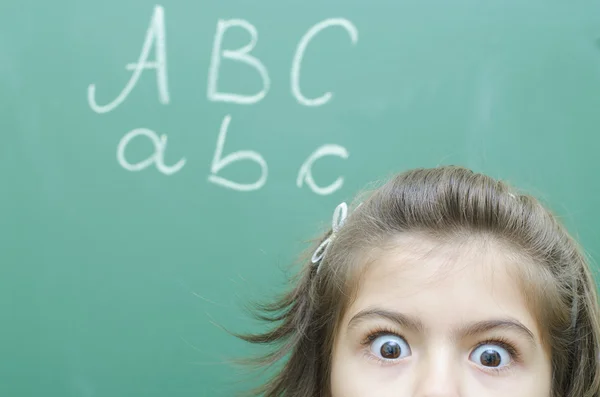 Bang schoolmeisje — Stockfoto