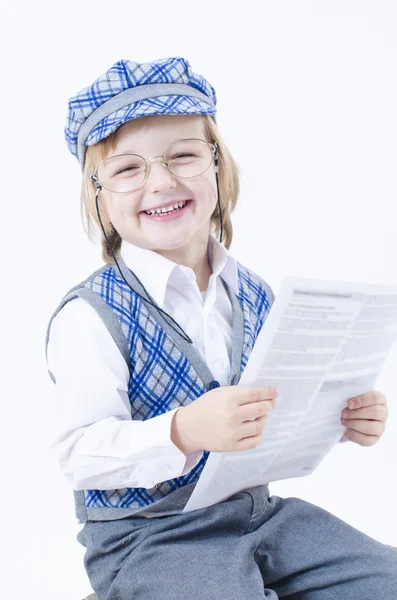 Aranyos fiú reding újság — Stock Fotó