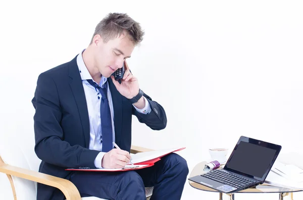 Homme au bureau — Photo