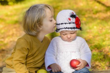 çocuk fısıltısı