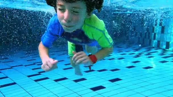 Cute Boy Swimming Underwater Resort Pool — Vídeo de stock