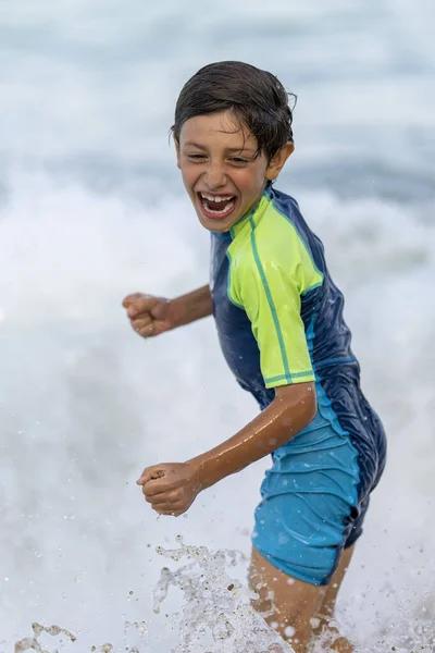 Happy Kid Enjoing Splashing Waves Beach Summer Day — Stock Photo, Image