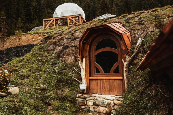 Houten Bruine Deur Naar Een Klein Huis Een Heuvel Een — Stockfoto