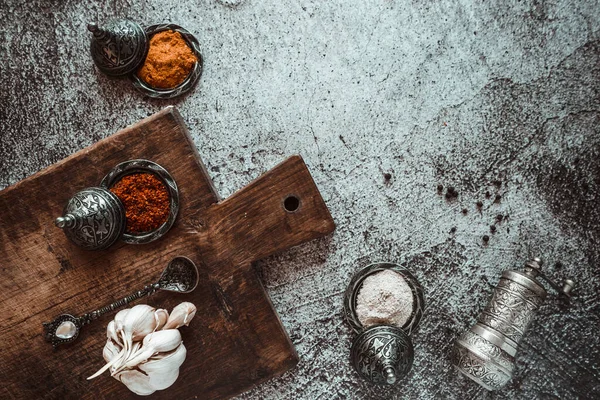 Fragrant Spices Turmeric Curry Black Pepper Paprika Garlic Metal Utensils —  Fotos de Stock