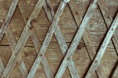 Eski boyanmış, gri ahşap arkaplan, yazı, reklam ya da tasarım için elmas desenli. Ahşap doku