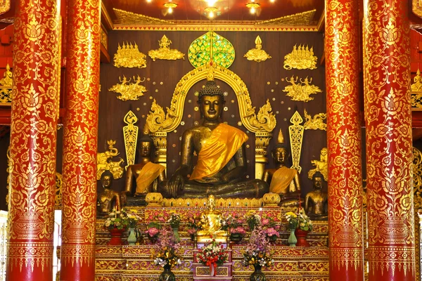 Imagem de Buda no norte do templo tailandês — Fotografia de Stock