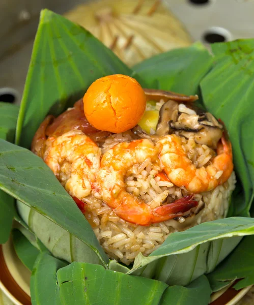 Gekochter Reis mit Lotusblatt umwickelt — Stockfoto