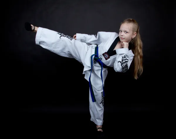 Dítě dělá karate — Stock fotografie