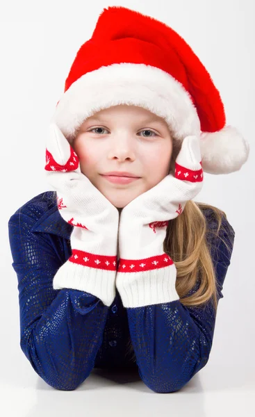 Kind mit Weihnachtsmütze. Stockfoto