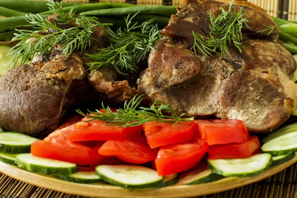 Жареное мясо с овощами — стоковое фото