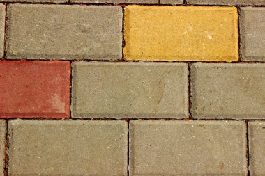 arka planda taş döşeme