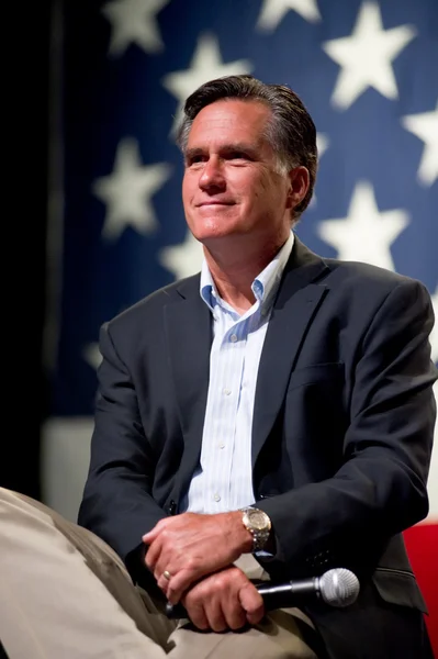 Mitt Romney aparece em uma reunião da prefeitura em Mesa, AZ — Fotografia de Stock