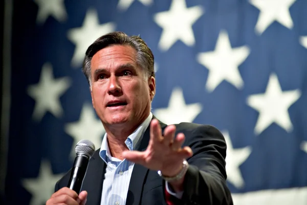 Mitt Romney appare a una riunione del municipio a Mesa, AZ — Foto Stock