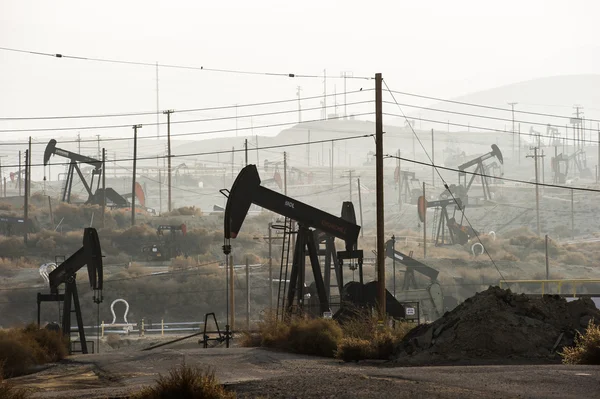 Ölpumpen im kalifornischen Kern County — Stockfoto