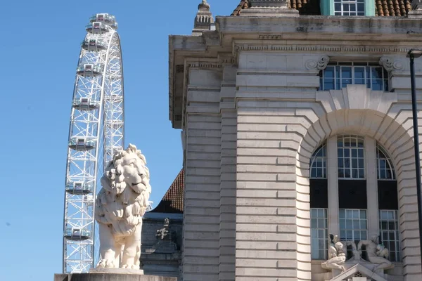 South Bank Lion London Eye County Hall Westminster Bridge — Stockfoto