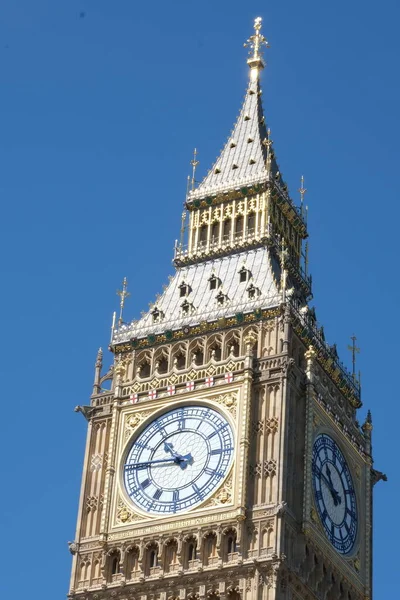 Big Ben Torre Relógio Fechar Londres Céu Azul Símbolo Londres — Fotografia de Stock