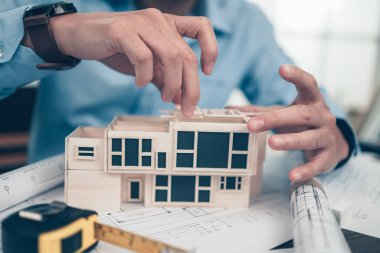 Mimar mühendisi tasarım evi modeli. Ev planlama ve inşaat konsepti.