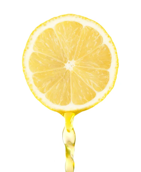 Beyaz zemin üzerine limon suyu ile parçası düşer — Stok fotoğraf
