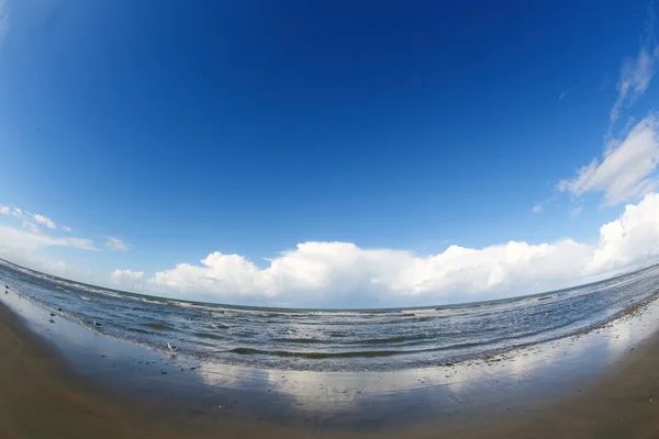 沙上海滩和海 — 图库照片