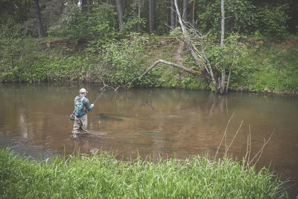 Fisherman Catches Spinning Rod River — ストック写真