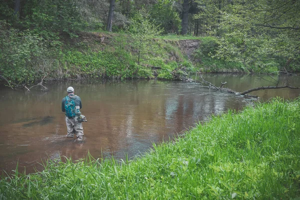 Fisherman Catches Spinning Rod River — ストック写真