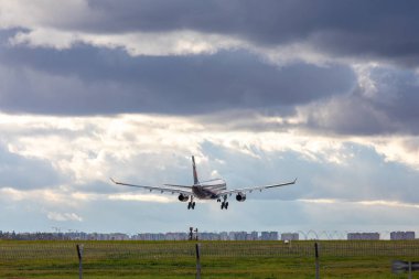 Aeroflot Airbus A330 plakalı VQ-BBE. Uçak Sheremetyevo Uluslararası Havaalanına iniyor ya da kalkıyor. Hava Taşımacılığı. Turizm ve seyahat konsepti. MOSKOVA REJİYONU, RUSYA - 28 Ekim 2019